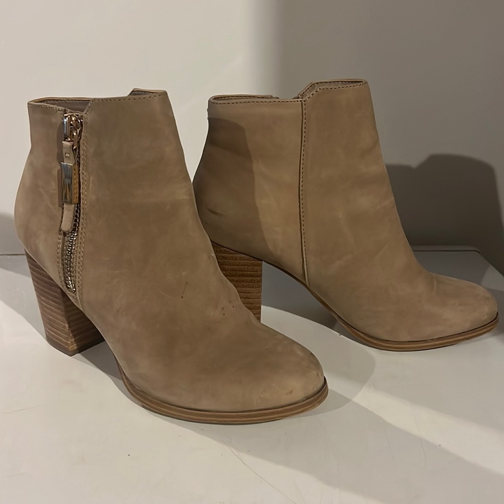 Women Aldo Boot, excellent condition,size 8.5, gently worn, smoke free home